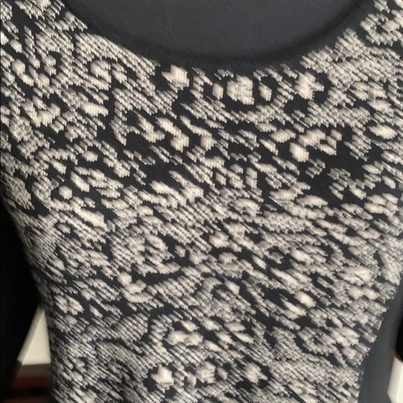 New York & Company High Low Sweater New - Picture 2 of 5